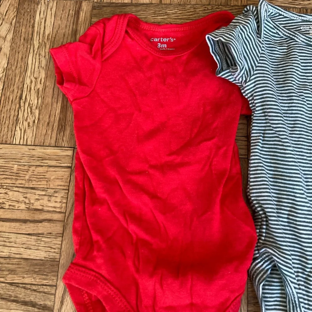 Carter's Short Sleeve Onesies 0-3 months